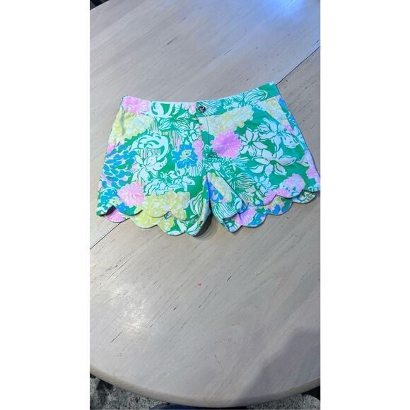 LILLY PULITZER BUTTERCUP SHORT HIBISCUS STROLL SCALLOP TRIM SIZE 0 - Picture 2 of 10